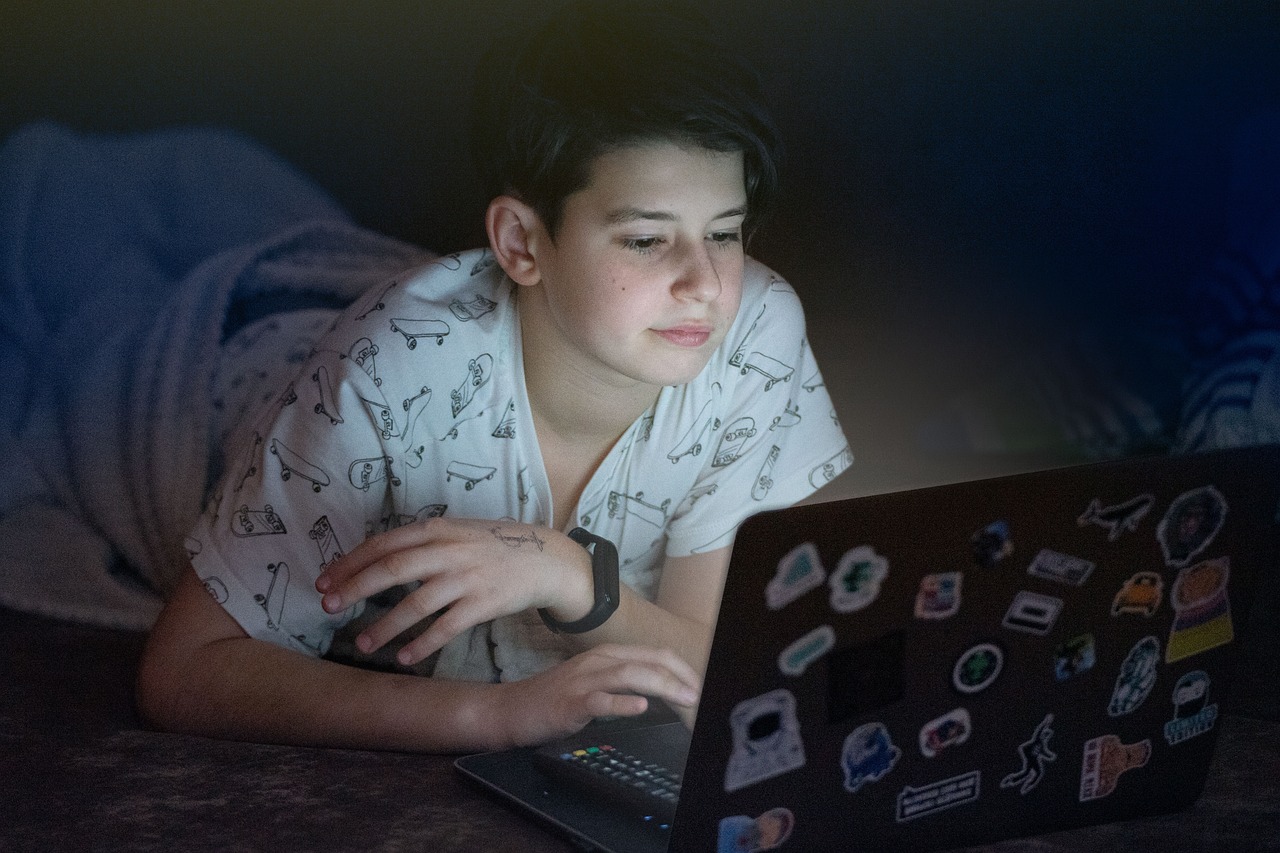 computer, cool backgrounds, laptop, boy, internet, technology, child, free background, night, online, mac wallpaper, home, education, hd wallpaper, wallpaper 4k, kid, screen, desktop backgrounds, evening, laptop wallpaper, beautiful wallpaper, 4k wallpaper, portrait, free wallpaper, windows wallpaper, full hd wallpaper, background, teenager, 4k wallpaper 1920x1080, web, wallpaper hd, study